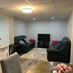 A Bright Specious 1 Bedroom Unit In The Basement