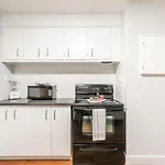 Work-Friendly 2Br Apartment - Near Downtown
