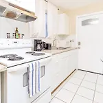 Chinatown Apartment - Pet-Friendly