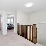 Modern Townhome Near Ottawa Attractions