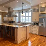 Manotick Villa *