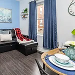 Pet-friendly - Near Chinatown & Little Italy Apartment Ottawa