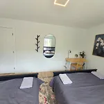 Jstlikehome - Serenity Suites & Guesthouse