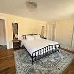 The Ambassador Bed & Breakfast 3*