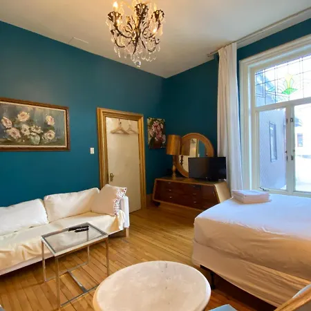 Gold Door Bed & Breakfast 2*