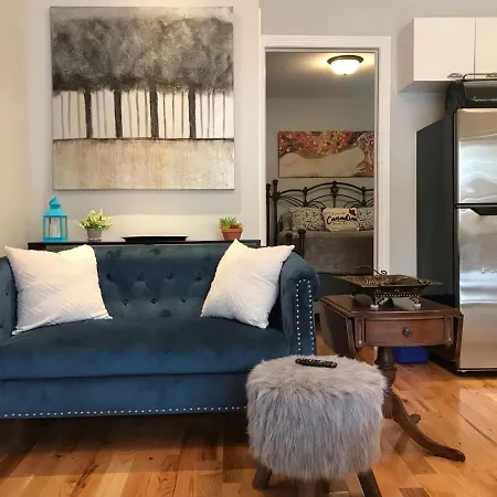 Downtown Executive Retreat With Private Balcony Near Bank Street - Sleep Max 2 *