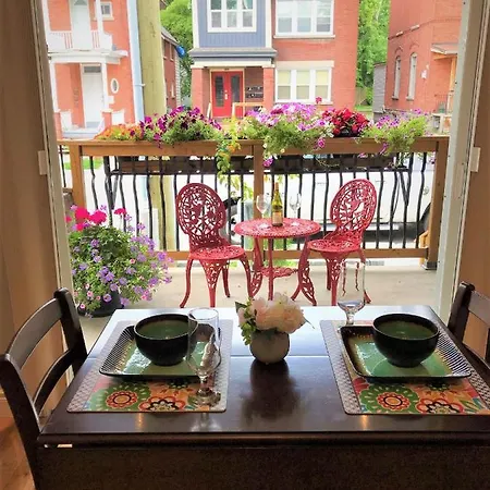 Downtown Executive Retreat With Private Balcony Near Bank Street - Sleep Max 2 Apartment