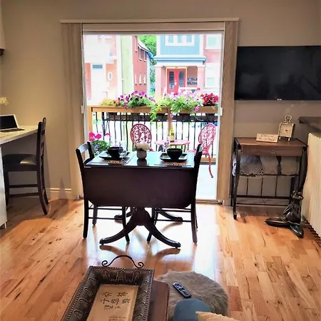 Downtown Executive Retreat With Private Balcony Near Bank Street - Sleep Max 2