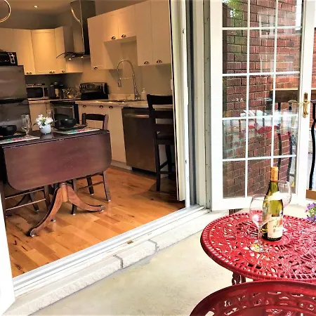 Apartment Downtown Executive Retreat With Private Balcony Near Bank Street - Sleep Max 2 Ottawa