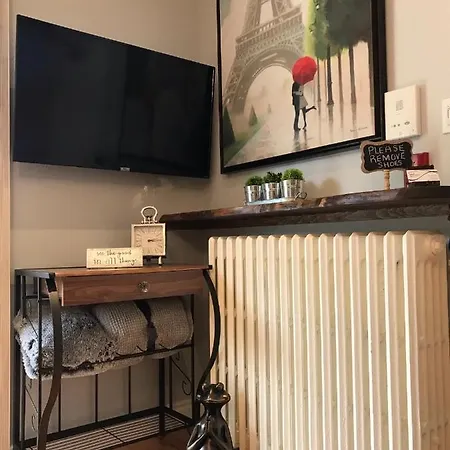 Downtown Executive Retreat With Private Balcony Near Bank Street - Sleep Max 2 Apartment