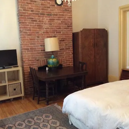 Gold Door Bed & Breakfast Ottawa