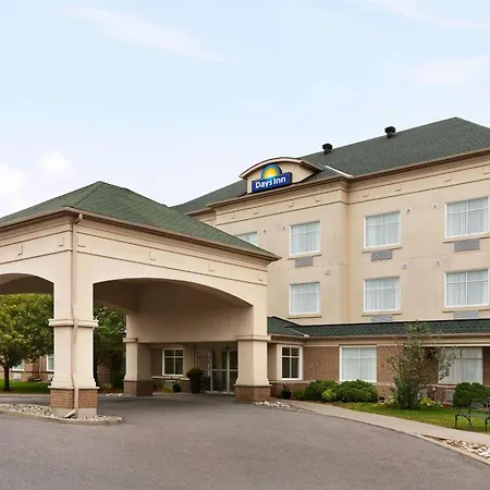 Days By Wyndham Airport Hotel Ottawa