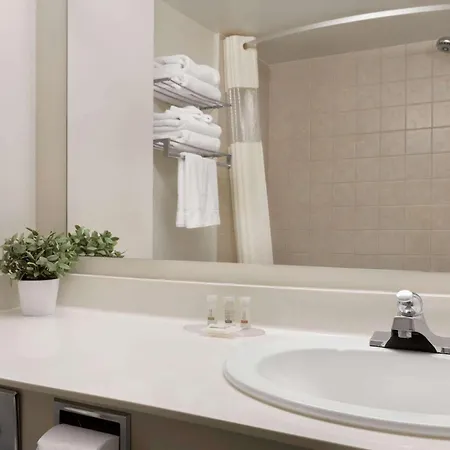 Days By Wyndham Airport 3*