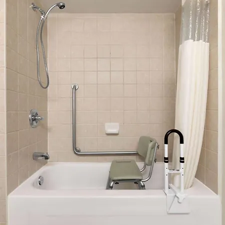 Days By Wyndham Airport 3*