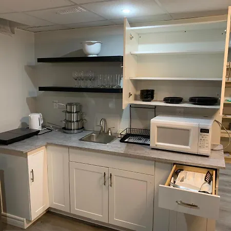 A Bright Specious 1 Bedroom Unit In The Basement