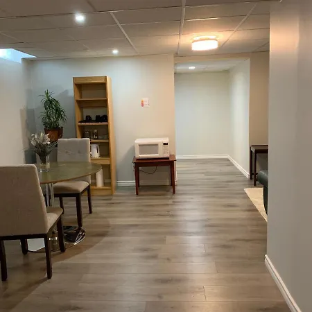 A Bright Specious 1 Bedroom Unit In The Basement * Ottawa