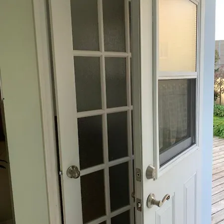 Homestay A Bright Specious 1 Bedroom Unit In The Basement *