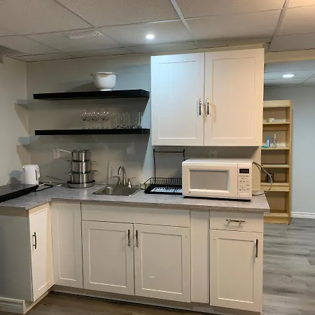 A Bright Specious 1 Bedroom Unit In The Basement * Ottawa