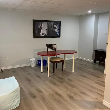 A Bright Specious 1 Bedroom Unit In The Basement