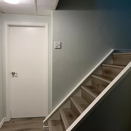 A Bright Specious 1 Bedroom Unit In The Basement * Ottawa