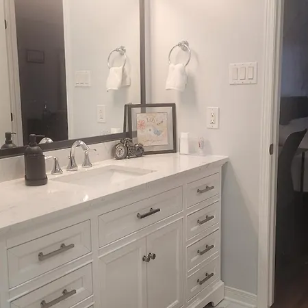 Private Homestay In Kanata South *