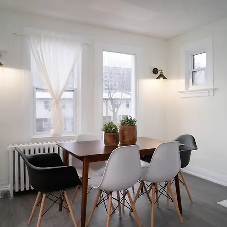 Apartment Beautiful 4 Bedroom *