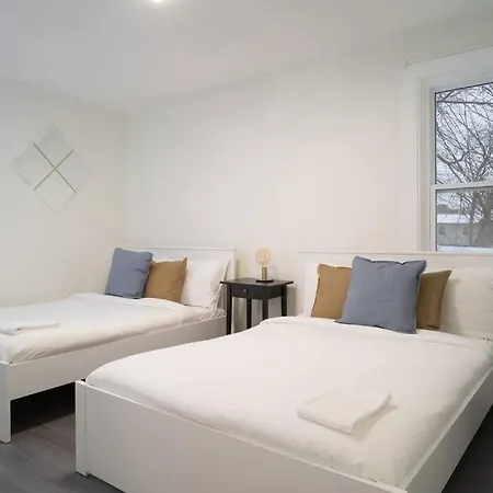 Beautiful 4 Bedroom *