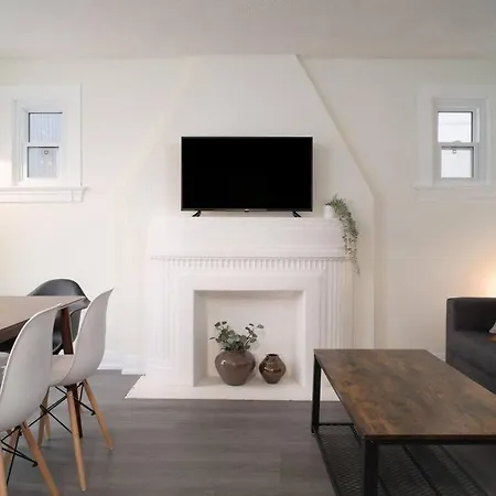 Beautiful 4 Bedroom Apartment *