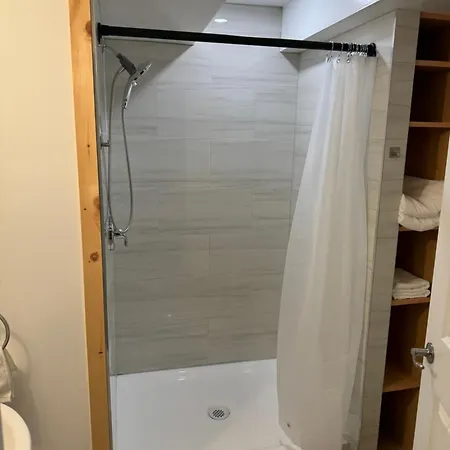Private Entrance, Private Bathroom, Bedroom And Workspace *