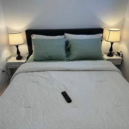 Apartment Private Entrance, Private Bathroom, Bedroom And Workspace *