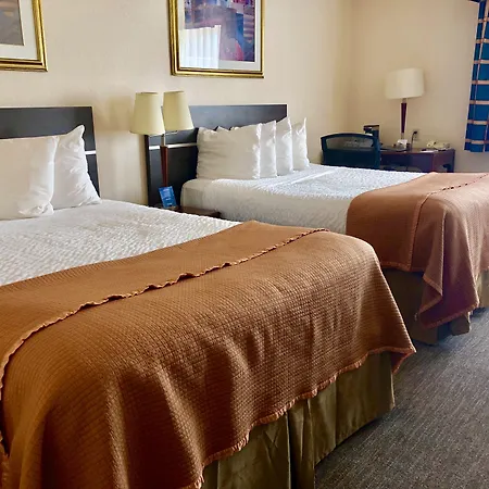Travelodge By Wyndham East Hotel Ottawa