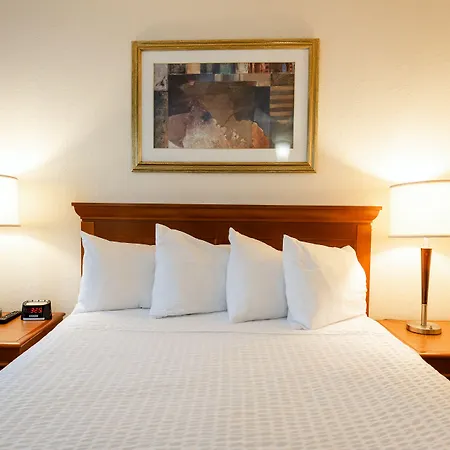 Travelodge By Wyndham East