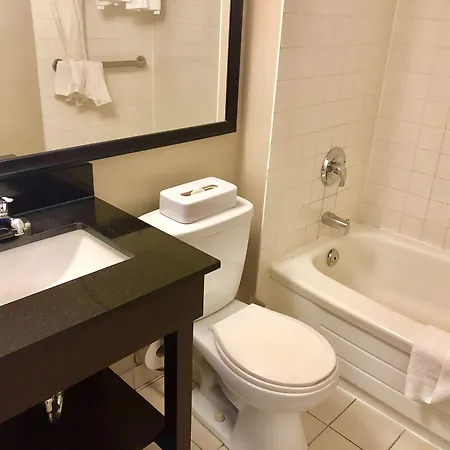 Hotel Travelodge By Wyndham East 3*