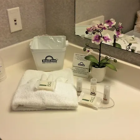 Days By Wyndham Airport Hotel