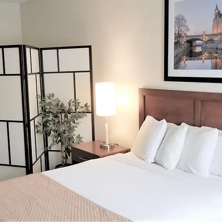 Days By Wyndham Airport Hotel