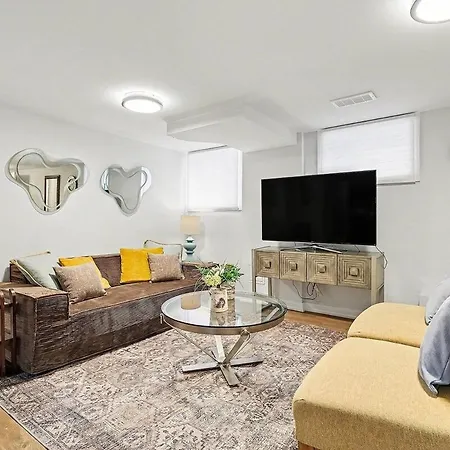 Apartment Stylish 2br With Private Yard Ottawa