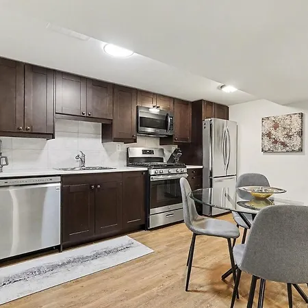 Stylish 2br With Private Yard Apartment Ottawa