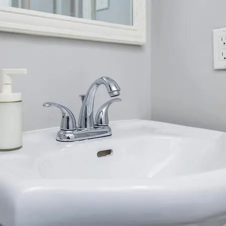 Newly Renovated Near Byward Market Apartment Ottawa