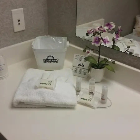 Hotel Days By Wyndham Airport Ottawa