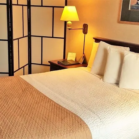 Days By Wyndham Airport Hotel