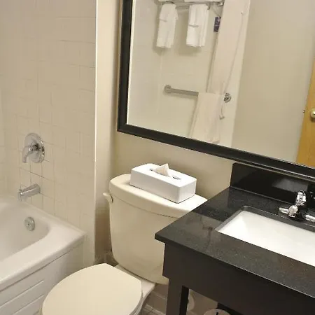 Hotel Travelodge By Wyndham East 3*