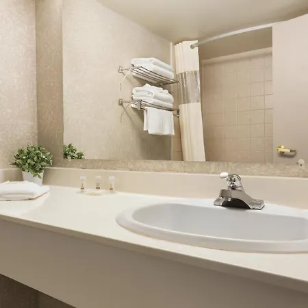 Days By Wyndham Airport 3* Ottawa