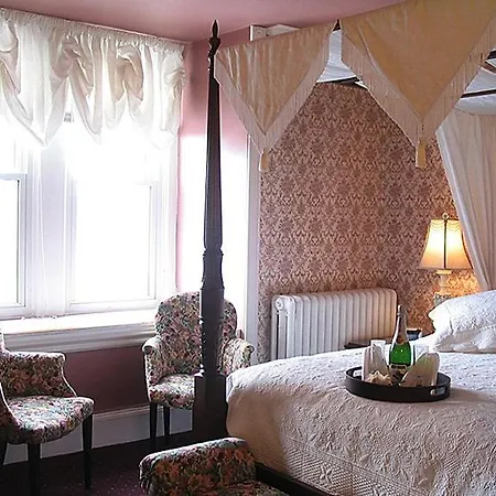 Mcgee's Bed & Breakfast 3*