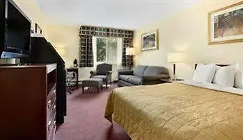 Hotel Travelodge By Wyndham East 3*