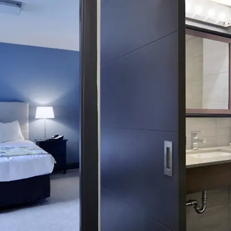 Hotel Embassy &
