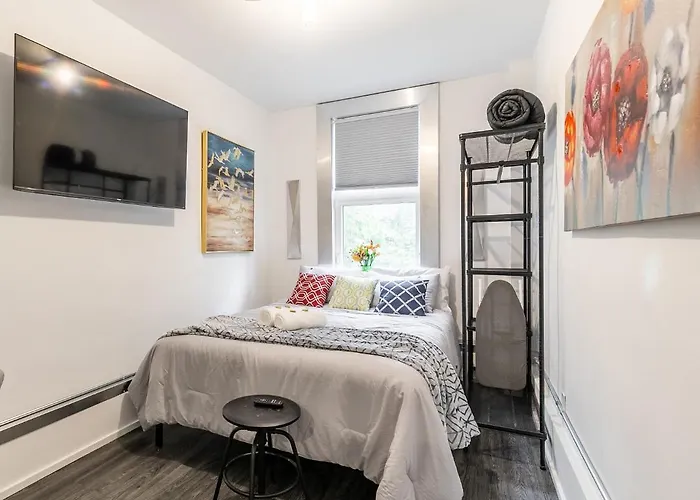 Prime Location - Upscale 1Br Steps From Byward Market!
