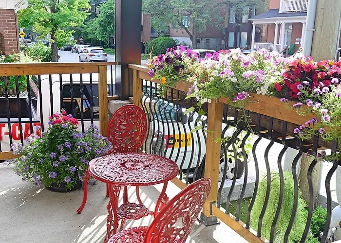 Ottawa Downtown Executive Apartment Retreat With Private Balcony Near Bank Street - Sleep Max 2