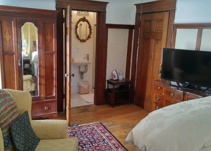 Ashbury House Bed & Breakfast