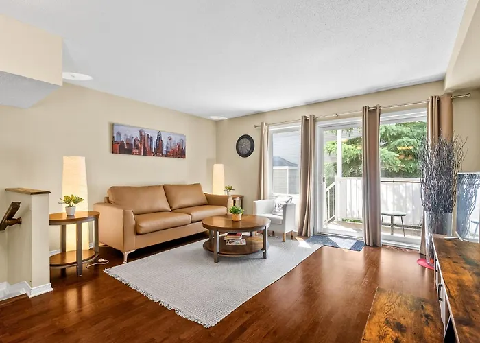 Cozy Modern Condo 15 Mins From Dt With Free Parking