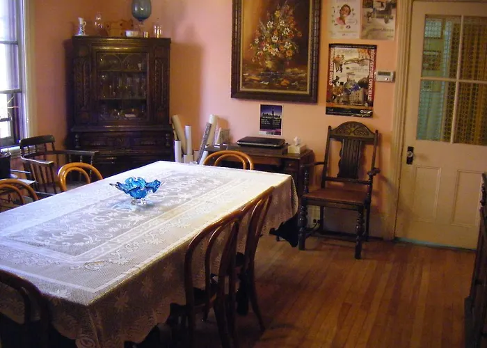 Auberge Des Arts Bed And Breakfast